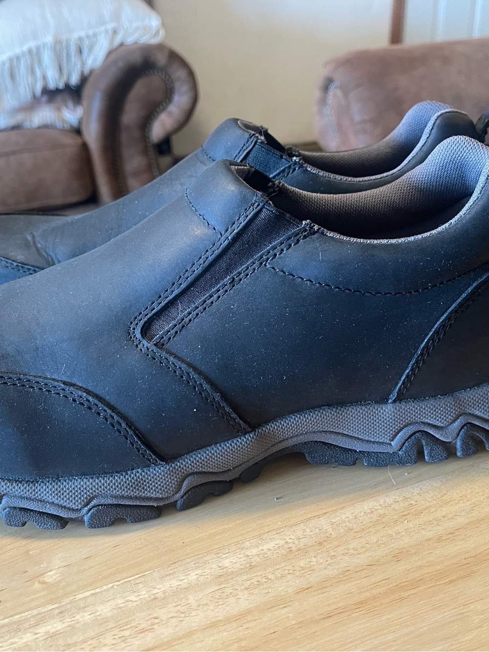 Duluth Trading Men's Black Leather Slip-On 13 M Round Toe Slip Resistant